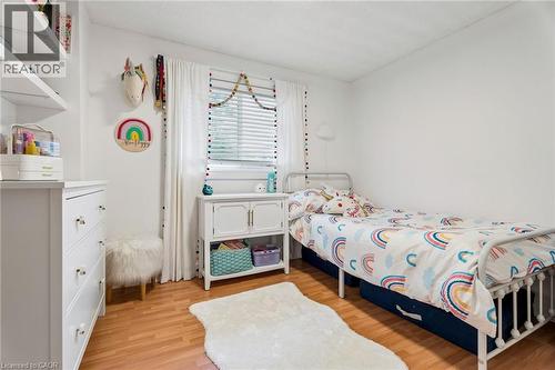 490 Knightsbridge Crescent, Ancaster, ON - Indoor Photo Showing Bedroom