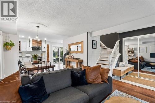 490 Knightsbridge Crescent, Ancaster, ON - Indoor Photo Showing Living Room