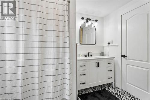 490 Knightsbridge Crescent, Ancaster, ON - Indoor Photo Showing Bathroom