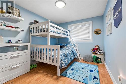 490 Knightsbridge Crescent, Ancaster, ON - Indoor Photo Showing Bedroom