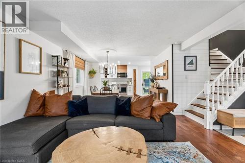 490 Knightsbridge Crescent, Ancaster, ON - Indoor Photo Showing Living Room