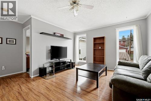 1439 Forget Street, Regina, SK - Indoor Photo Showing Living Room