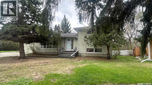 15 Academy Park Road, Regina, SK - Outdoor