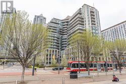 404 - 410 QUEENS QUAY W Toronto, ON M5V 3T1