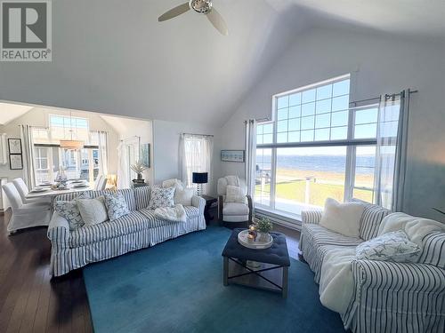 30 Beechside Road, Birchy Bay, NL - Indoor Photo Showing Living Room