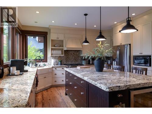 30 Silver Ridge Drive, Fernie, BC - Indoor Photo Showing Kitchen With Upgraded Kitchen