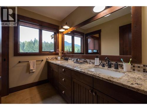 full upstairs bathroom - 30 Silver Ridge Drive, Fernie, BC - Indoor Photo Showing Bathroom