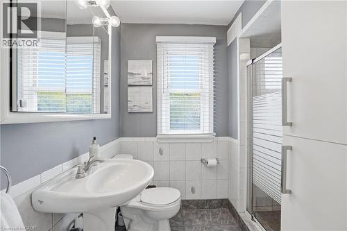 230 Beach Boulevard, Hamilton, ON - Indoor Photo Showing Bathroom