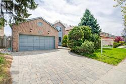 375 MANHATTAN DRIVE Markham, ON L3P 7J2