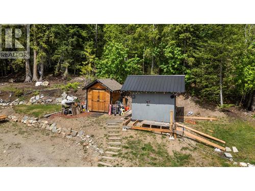 7551 Klondike Trail, Anglemont, BC 