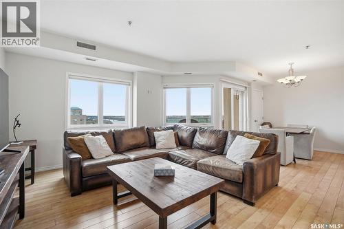 1406 902 Spadina Crescent E, Saskatoon, SK - Indoor Photo Showing Living Room