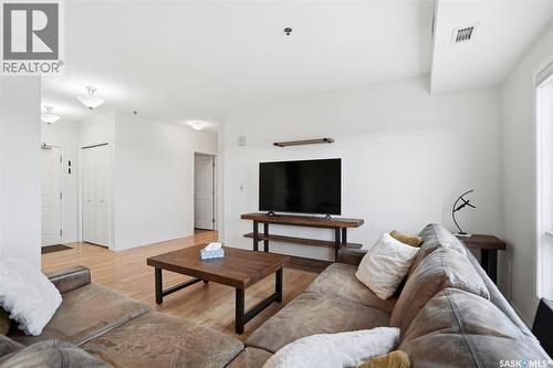 1406 902 Spadina Crescent E, Saskatoon, SK - Indoor Photo Showing Living Room