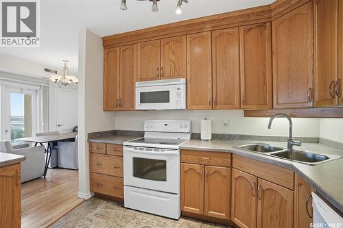 1406 902 Spadina Crescent E, Saskatoon, SK - Indoor Photo Showing Kitchen With Double Sink