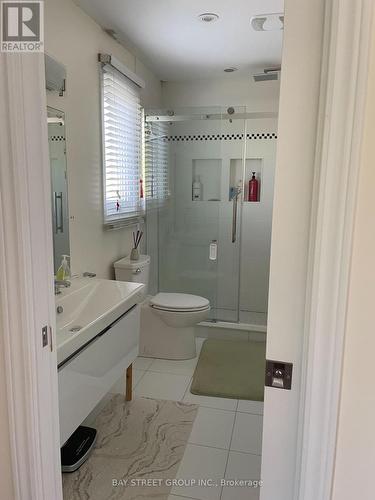 1072 Stephenson Drive, Burlington, ON - Indoor Photo Showing Bathroom