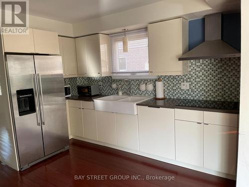 1072 Stephenson Drive, Burlington, ON - Indoor Photo Showing Kitchen