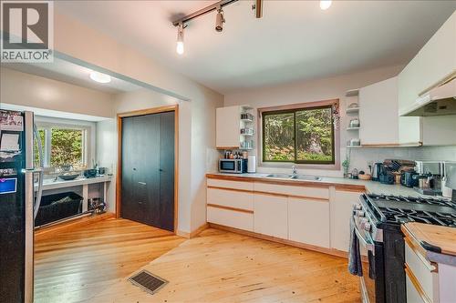 1835 Granite Road, Nelson, BC - Indoor Photo Showing Kitchen With Double Sink