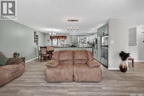 1227 Pascoe Drive E, Moose Jaw, SK - Indoor Photo Showing Living Room