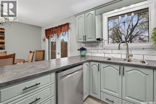 1227 Pascoe Drive E, Moose Jaw, SK - Indoor Photo Showing Kitchen With Double Sink