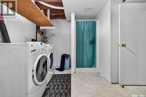 1227 Pascoe Drive E, Moose Jaw, SK - Indoor Photo Showing Laundry Room