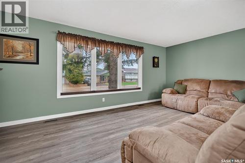 1227 Pascoe Drive E, Moose Jaw, SK - Indoor Photo Showing Living Room