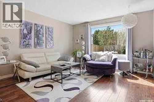 9 Ryan Road, Regina, SK - Indoor Photo Showing Living Room
