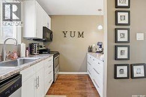 9 Ryan Road, Regina, SK - Indoor Photo Showing Kitchen