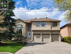 16 LAWNVIEW DRIVE Toronto, ON M2N 5J8