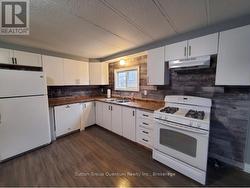 Aux - Kitchen - 