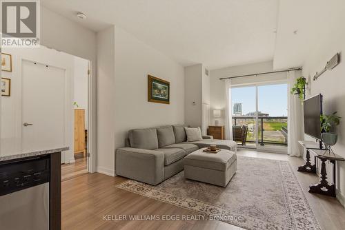 311 - 550 North Service Road, Grimsby, ON - Indoor Photo Showing Living Room