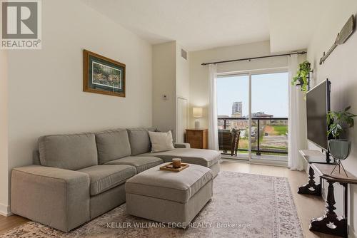 311 - 550 North Service Road, Grimsby, ON - Indoor Photo Showing Living Room