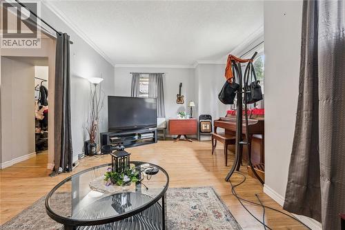 27 Roseview Avenue, Cambridge, ON - Indoor Photo Showing Living Room