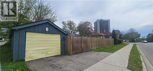 27 Roseview Avenue, Cambridge, ON - Outdoor