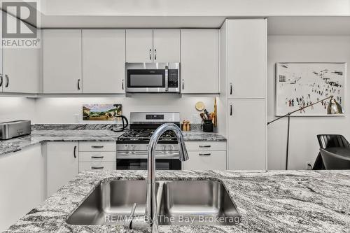 311 - 5 Spooner Crescent, Collingwood, ON - Indoor Photo Showing Kitchen With Double Sink With Upgraded Kitchen