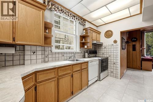 203 Angus Crescent, Regina, SK - Indoor Photo Showing Kitchen