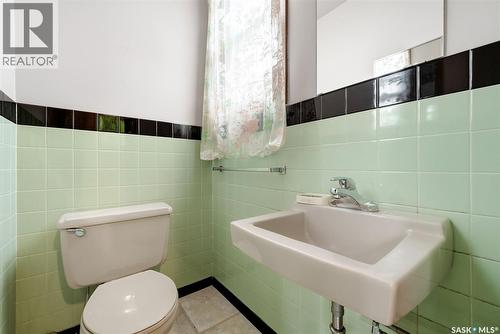 203 Angus Crescent, Regina, SK - Indoor Photo Showing Bathroom