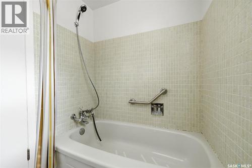 203 Angus Crescent, Regina, SK - Indoor Photo Showing Bathroom
