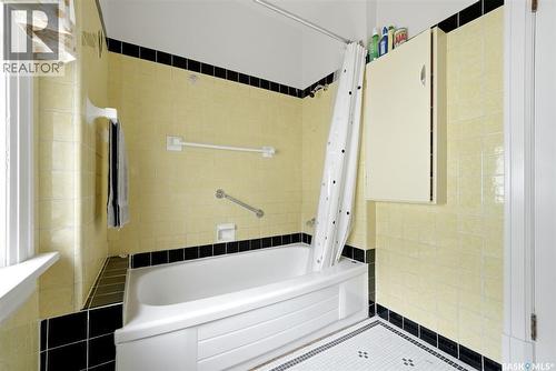 203 Angus Crescent, Regina, SK - Indoor Photo Showing Bathroom