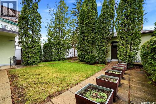 203 Angus Crescent, Regina, SK - Outdoor