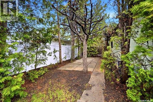 203 Angus Crescent, Regina, SK - Outdoor