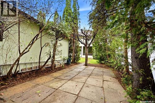 203 Angus Crescent, Regina, SK - Outdoor