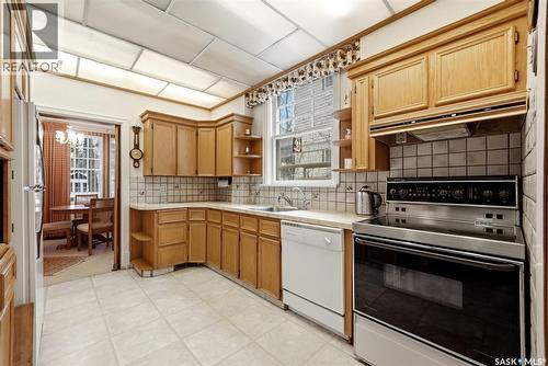 203 Angus Crescent, Regina, SK - Indoor Photo Showing Kitchen