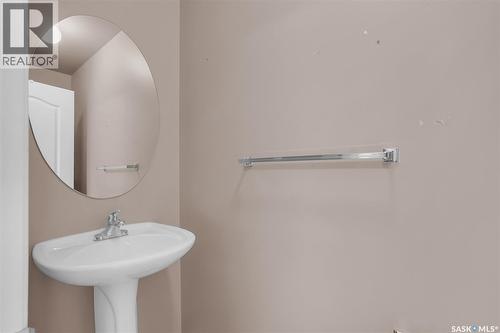 102 670 Kenderdine Road, Saskatoon, SK - Indoor Photo Showing Bathroom