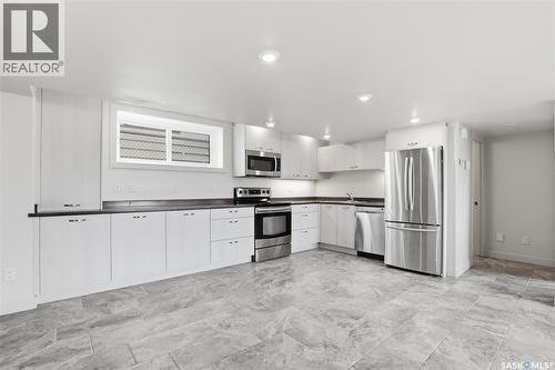201 Adelaide Street E, Saskatoon, SK - Indoor Photo Showing Kitchen