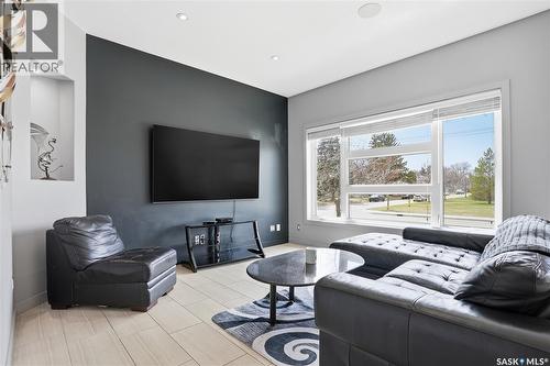201 Adelaide Street E, Saskatoon, SK - Indoor Photo Showing Living Room