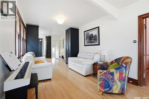 815 4Th Avenue N, Saskatoon, SK - Indoor Photo Showing Living Room