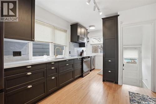 815 4Th Avenue N, Saskatoon, SK - Indoor Photo Showing Kitchen