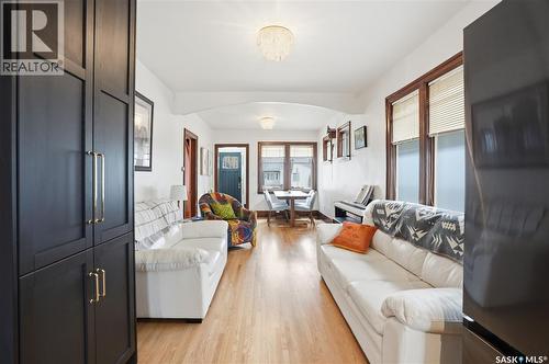 815 4Th Avenue N, Saskatoon, SK - Indoor Photo Showing Living Room