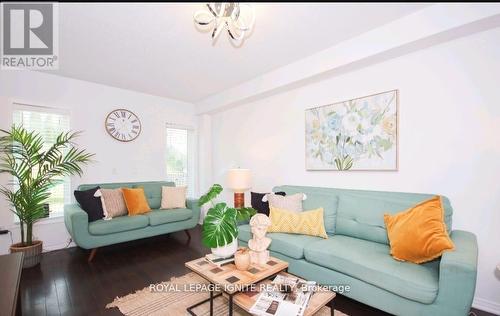 66 Westray Crescent, Ajax, ON - Indoor Photo Showing Living Room