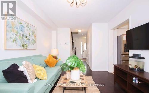 66 Westray Crescent, Ajax, ON - Indoor Photo Showing Living Room