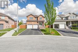 61 ORVILLE HAND COURT Bradford West Gwillimbury, ON L3Z 0C2